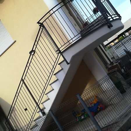 Yellow House Cir 12040 Cassano Magnago Екстер'єр фото